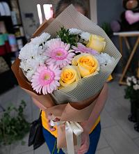 Букет цветов из:  Герберы, Розы и Хризантемы в Большом Камне