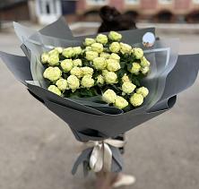 Букет Белые кустовые розы Солинеро в Большом Камне