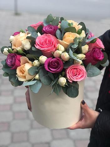 Цветочная композиция из Розы в шляпной коробке в Большом Камне
